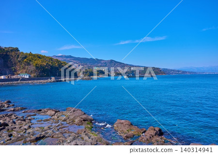 View to the north from Kotogahama Beach in Manazuru Town, Ashigarashimo District, Kanagawa Prefecture (including Manazuru Town, Manazuru Road, Odawara City, etc.) View to the north from Kotogahama Beach in Manazuru Town, Ashigarashimo District, Kanagawa Prefecture (including Manazuru Town, Manazuru Road, Odawara City, etc.) 140314941