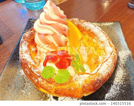 A sweet tart I ate at a cafe on Kira Waikiki Beach. A sweet tart I ate at a cafe on Kira Waikiki Beach. 140315516