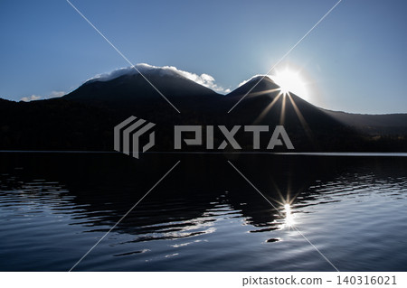 Lake Onneto as the sun rises 140316021