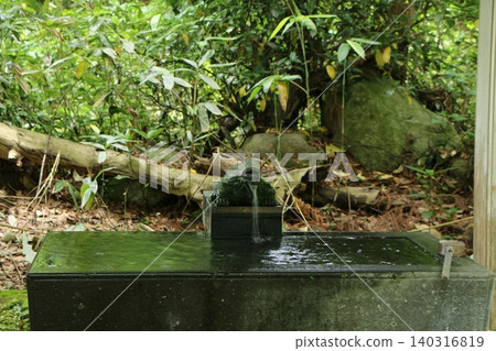 寺廟內設有蓄水池 寺廟內設有蓄水池 140316819