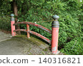 通往神社的小路上的一座橋 140316821