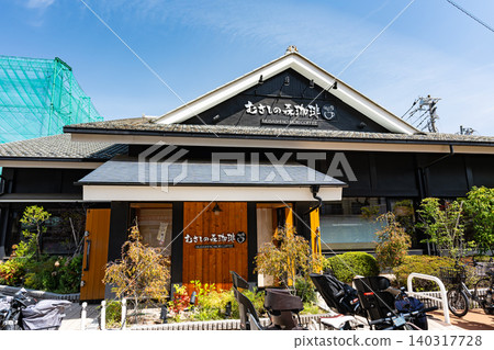 在東京世田谷區的佐倉武藏野森咖啡世田谷大倉樂園店休息一下。 在東京世田谷區的佐倉武藏野森咖啡世田谷大倉樂園店休息一下。 140317728