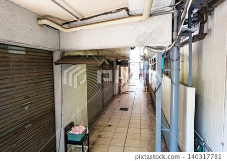 三軒茶屋三角地區:東京都世田谷區三軒茶屋迴聲仲見世商店街西南部,飽經風霜的氛圍 三軒茶屋三角地區:東京都世田谷區三軒茶屋迴聲仲見世商店街西南部,飽經風霜的氛圍 140317781