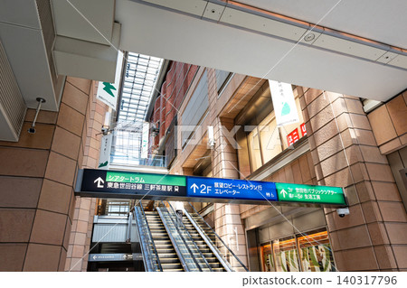 從胡蘿蔔塔1樓出發，前往上行扶梯，地址：東京都世田谷區大志堂 140317796