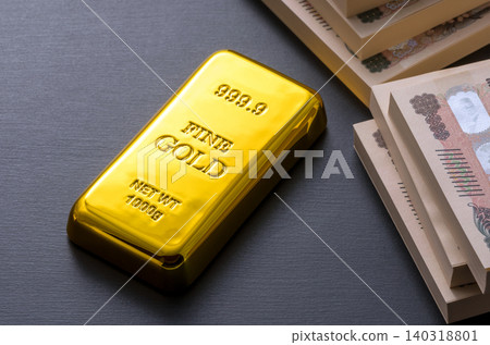 Gold bars and bundles of 10,000 yen bills Gold bars and bundles of 10,000 yen bills 140318801
