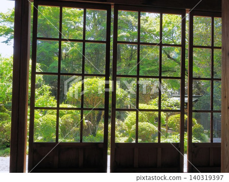 Shizuoka Prefecture: Fresh greenery seen through a glass door, May Shizuoka Prefecture: Fresh greenery seen through a glass door, May 140319397