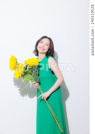 Woman with a bouquet of sunflowers Woman with a bouquet of sunflowers 140319526