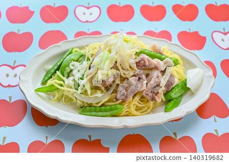 簡單易做的微波爐鹹味炒麵,份量十足。 簡單易做的微波爐鹹味炒麵,份量十足。 140319682