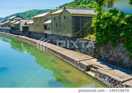 A riverside scene in Hirafuku-juku, Sayo-cho, Hyogo Prefecture, in early summer. A riverside scene in Hirafuku-juku, Sayo-cho, Hyogo Prefecture, in early summer. 140319879