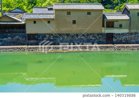 初夏的兵庫縣佐用町平福宿河邊景色。 初夏的兵庫縣佐用町平福宿河邊景色。 140319886