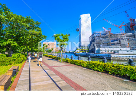 Yokohama, Japan's urban landscape renewal... Boardwalk renovation work completed. View of the Kishamichi (railway track) and other areas amidst the fresh greenery = May 15 Yokohama, Japan's urban landscape renewal... Boardwalk renovation work completed. View of the Kishamichi (railway track) and other areas amidst the fresh greenery = May 15 140320182