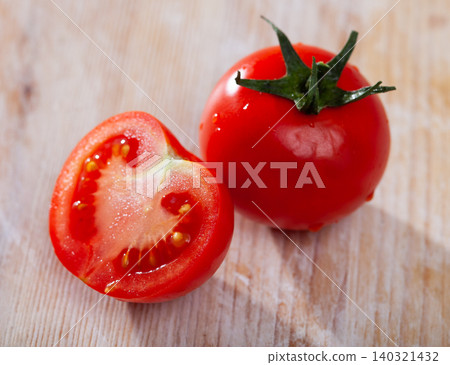 Whole and cut in half ripe tomatoes 140321432