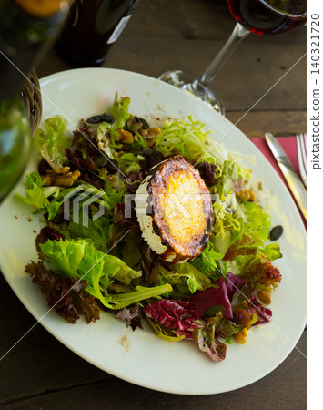 Salad with goat cheese Salad with goat cheese 140321720