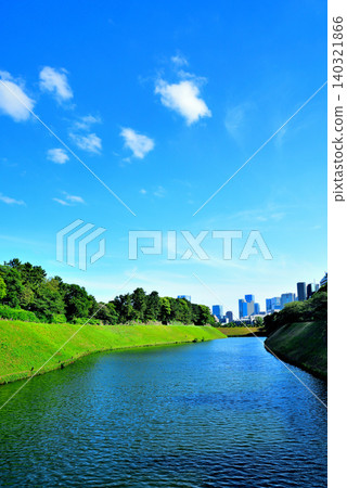 Tokyo: Hanzo Moat around the Imperial Palace and the cluster of buildings around Hibiya. Tokyo: Hanzo Moat around the Imperial Palace and the cluster of buildings around Hibiya. 140321866
