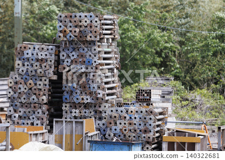 Stacked scaffolding jack bases Stacked scaffolding jack bases 140322681