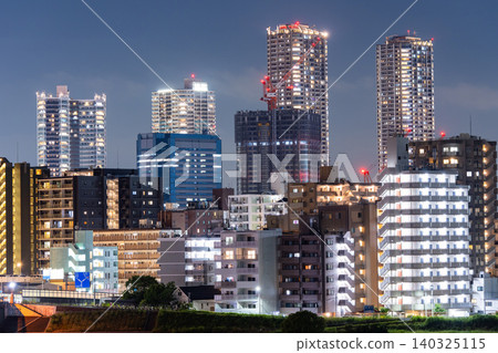 Night view of the tower apartment buildings in Musashi-Kosugi from the Tamagawa riverbed. Night view of the tower apartment buildings in Musashi-Kosugi from the Tamagawa riverbed. 140325115
