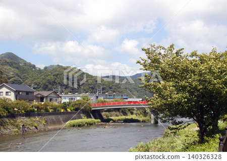 An Izu Kyuko 8000 series train crossing the Kawazu River in early summer (Kawazu Town, Kamo District, Shizuoka Prefecture) An Izu Kyuko 8000 series train crossing the Kawazu River in early summer (Kawazu Town, Kamo District, Shizuoka Prefecture) 140326328