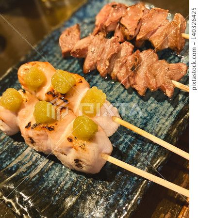 Yakitori from a yakitori restaurant: Chicken breast with yuzu pepper and chicken fin Yakitori from a yakitori restaurant: Chicken breast with yuzu pepper and chicken fin 140326425