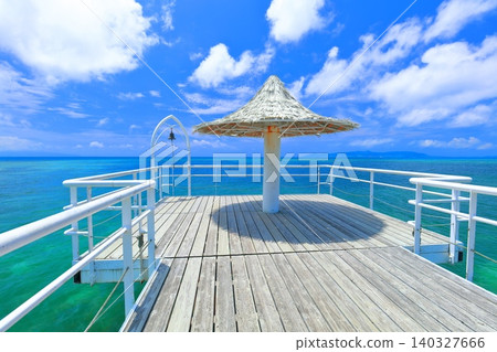 [Okinawa Prefecture] Fusaki Beach Pier on a sunny day (Ishigaki Island) 140327666