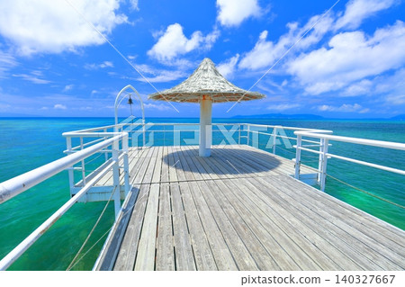 [Okinawa Prefecture] Fusaki Beach Pier on a sunny day (Ishigaki Island) 140327667