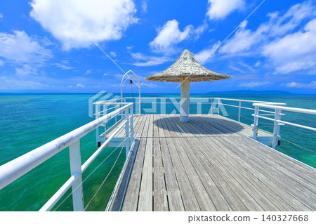 [Okinawa Prefecture] Fusaki Beach Pier on a sunny day (Ishigaki Island) 140327668