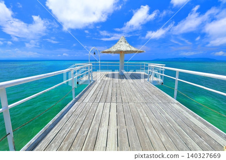 [Okinawa Prefecture] Fusaki Beach Pier on a sunny day (Ishigaki Island) 140327669