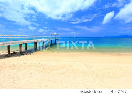[Okinawa Prefecture] Fusaki Beach Pier on a sunny day (Ishigaki Island) 140327673