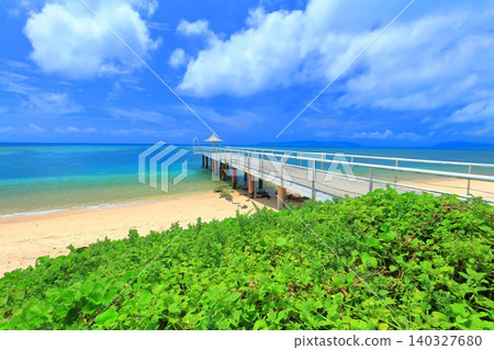 [Okinawa Prefecture] Fusaki Beach Pier on a sunny day (Ishigaki Island) 140327680