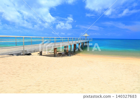 [Okinawa Prefecture] Fusaki Beach Pier on a sunny day (Ishigaki Island) 140327683