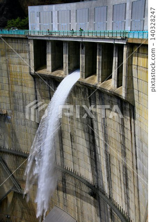 From the arch dam overlooking the Setoai Gorge... Kawamata Dam during inspection discharge. From the arch dam overlooking the Setoai Gorge... Kawamata Dam during inspection discharge. 140328247