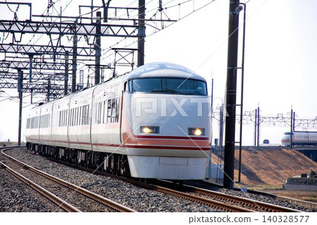 穿過利根川大橋,我們前往東武日光/鬼怒川溫泉…【特快列車 Spacia】100系 穿過利根川大橋,我們前往東武日光/鬼怒川溫泉…【特快列車 Spacia】100系 140328577