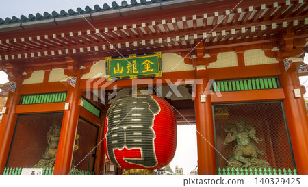 Kinryuzan Senso-ji Temple, Kaminarimon Gate (Thunder Gate) / Senso-ji, Tokyo, Japan Kinryuzan Senso-ji Temple, Kaminarimon Gate (Thunder Gate) / Senso-ji, Tokyo, Japan 140329425