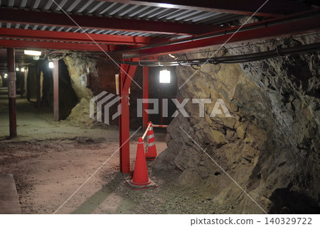 位於長野縣的松代造山地下掩體內部 位於長野縣的松代造山地下掩體內部 140329722