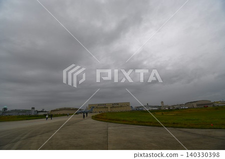 日本航空自衛隊入間空軍基地跑道步行 2026 140330398