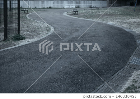 Park's promenade 140330455