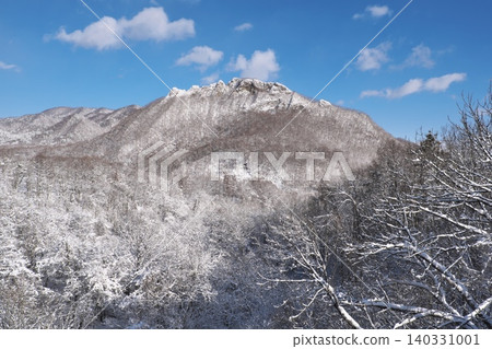冬天山雪景 冬天山雪景 140331001