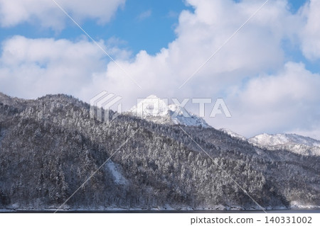 winter mountain snow scene winter mountain snow scene 140331002