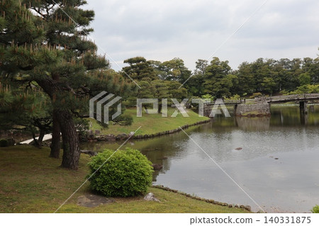 彥根城玄久樂樂園的景色,是琵琶湖八景之一,正在申請世界遺產地位。 彥根城玄久樂樂園的景色,是琵琶湖八景之一,正在申請世界遺產地位。 140331875