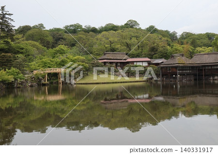 彥根城玄久樂樂園的景色,是琵琶湖八景之一,正在申請世界遺產地位。 彥根城玄久樂樂園的景色,是琵琶湖八景之一,正在申請世界遺產地位。 140331917