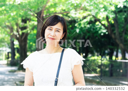 middle-aged women commuting to work middle-aged women commuting to work 140332532
