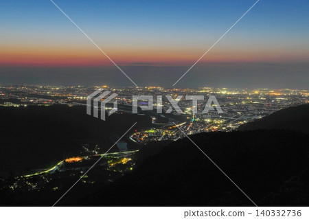 從西鶴森林公路(奧紫石山)眺望手取川沖積扇的夜景 從西鶴森林公路(奧紫石山)眺望手取川沖積扇的夜景 140332736