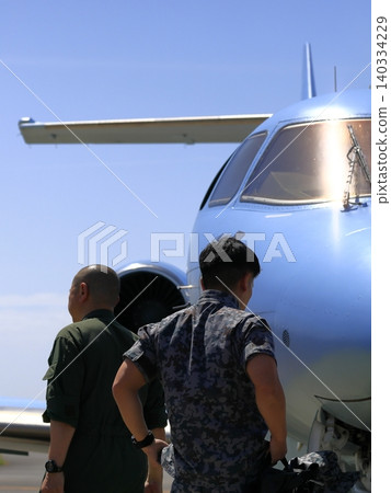 日本航空自衛隊軍官和U-125A 日本航空自衛隊軍官和U-125A 140334229