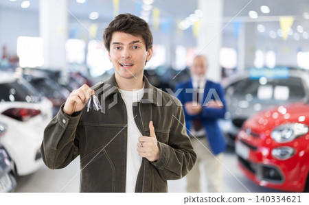 Guy is joyful to buy a car, he keeps the keys in his hands Guy is joyful to buy a car, he keeps the keys in his hands 140334621