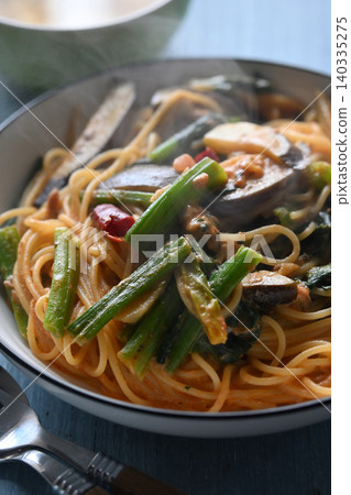 Tomato sauce pasta 140335275