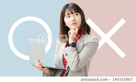 A woman who thinks, "Yes or no" A woman who thinks, "Yes or no" 140335667