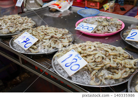 Shrimp sold in a Thai market 140335986