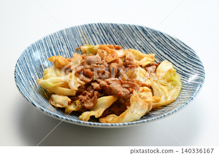 味噌炒豬肉高麗菜;辣味噌炒豬肉高麗菜。 味噌炒豬肉高麗菜;辣味噌炒豬肉高麗菜。 140336167