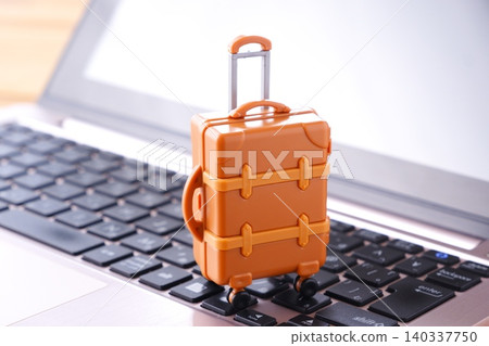 旅行箱 - 準備行李箱並出發旅行的圖片 旅行箱 - 準備行李箱並出發旅行的圖片 140337750