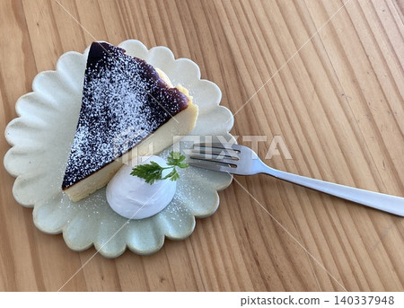 Rich Basque Cheesecake Rich Basque Cheesecake 140337948