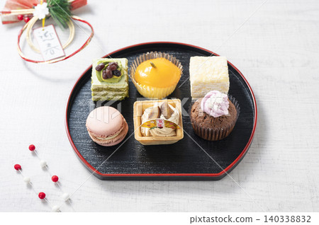 New Year's Mini Cakes New Year's Mini Cakes 140338832